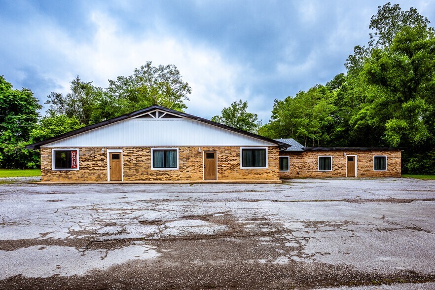 More Photos Of 20805 Seminary St, Hollow Rock Flex For Sale