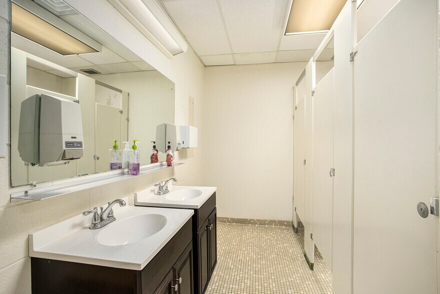 More Photos Of 135 N Church St, Kalamazoo Office Residential For Sale