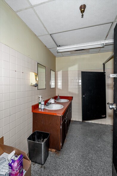 More Photos Of 1837 N Market St, Shreveport General Retail For Sale