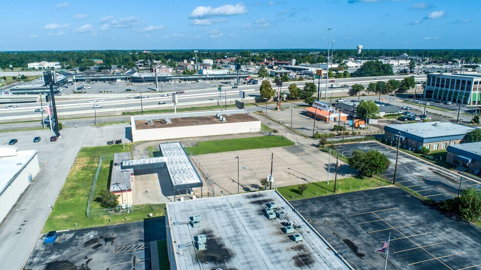 More Photos Of 123 W Main St, Humble Storefront For Sale