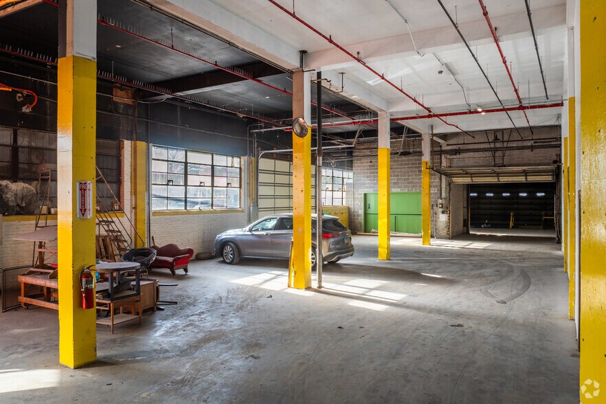 More Photos Of 3850 W Cortland St, Chicago Manufacturing For Sale