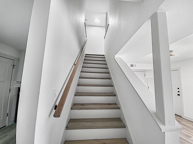 More Photos Of 2020 Cottonwood St, Beaumont Apartments For Sale