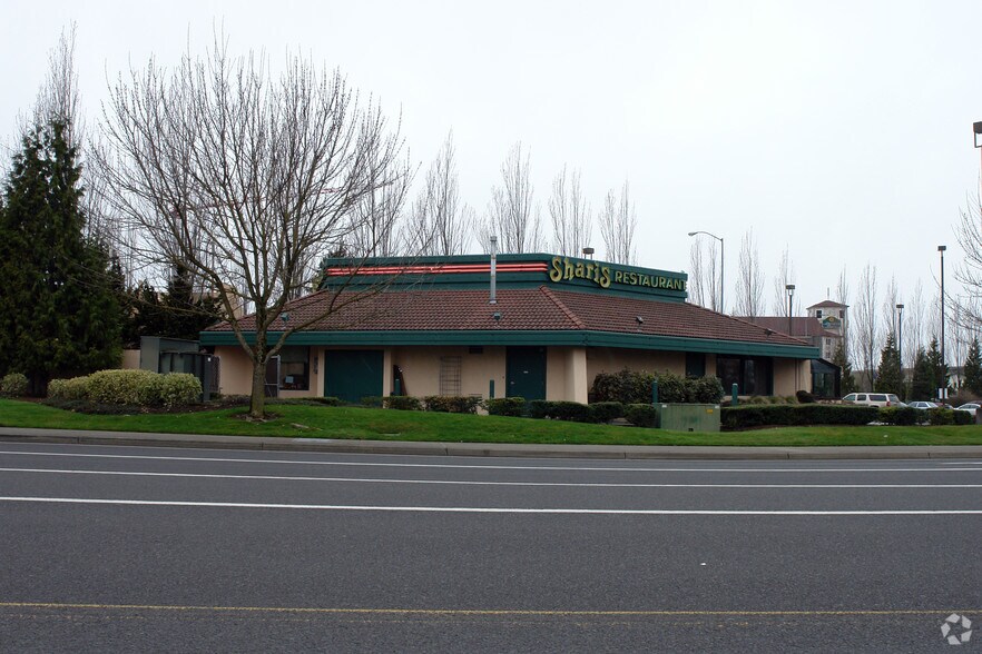 More Photos Of 11335 NE Airport Way, Portland Restaurant For Lease