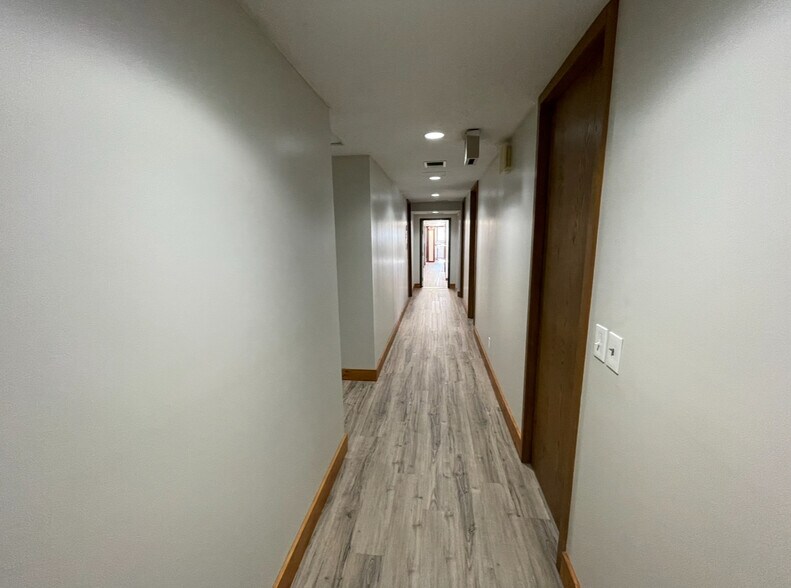 More Photos Of 116 W 19th St, Falls City Showroom For Sale