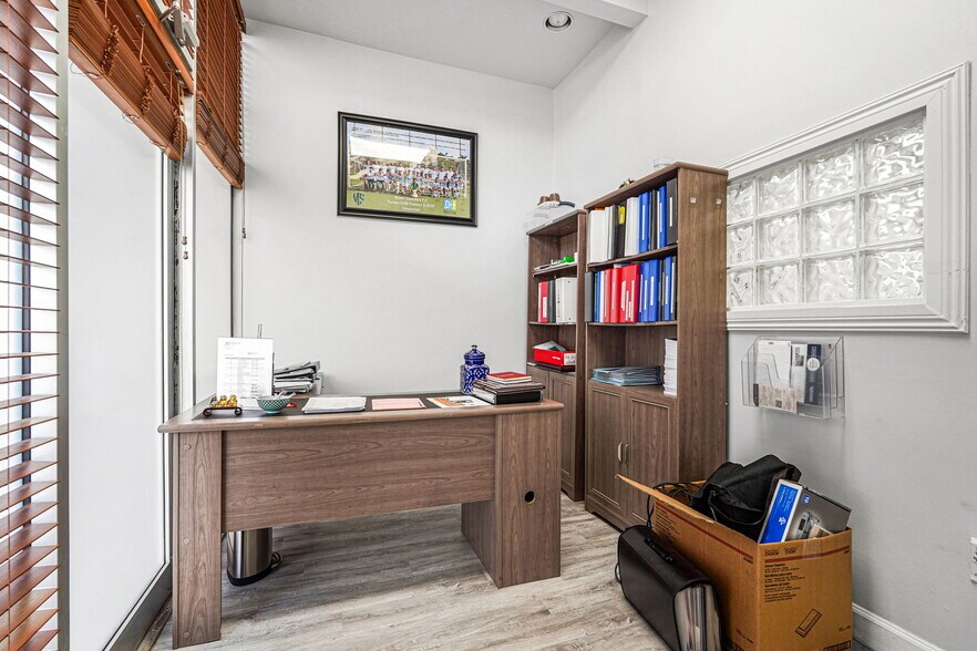 More Photos Of 2645 SW 37th Ave, Miami Medical For Sale