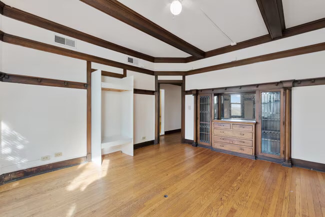 More Photos Of 2335 W Wisconsin Ave, Milwaukee Apartments For Sale