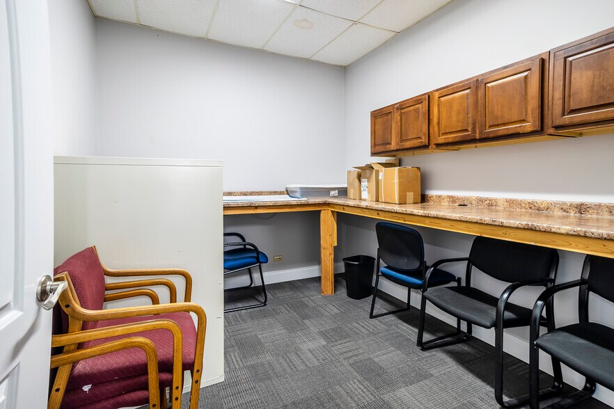 More Photos Of 951 N Plum Grove Rd, Schaumburg Office For Lease
