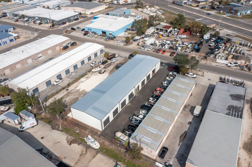 More Photos Of 320 Warfield Ave, Venice Warehouse For Sale