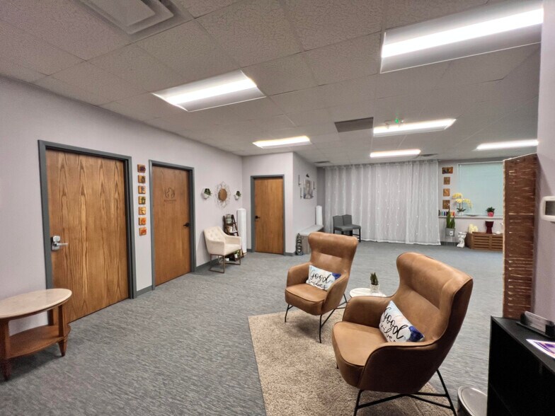 More Photos Of 1310 NW Vivion Rd, Kansas City Office For Lease