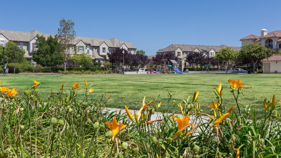 More Photos Of 1001-1101 Park Pl, San Mateo Apartments For Lease