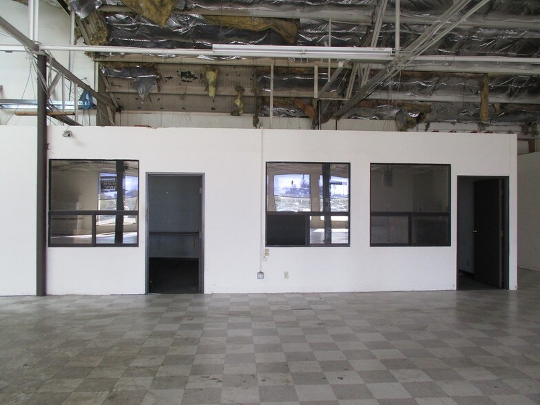 More Photos Of 1660 S Oxnard Blvd, Oxnard Warehouse For Sale