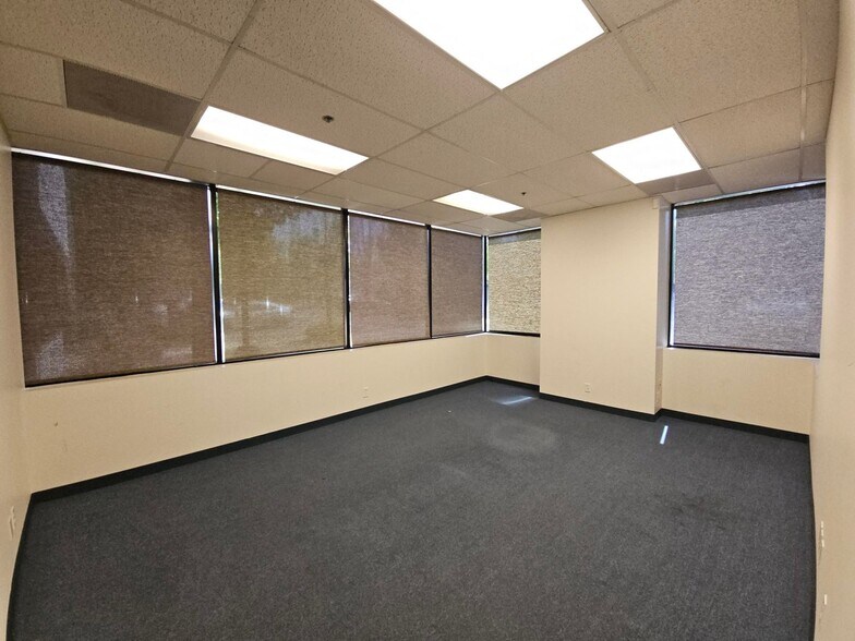 More Photos Of 94 W Cochran St, Simi Valley Research And Development For Sale