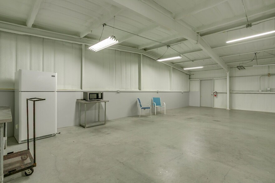 More Photos Of 13300 Cleburne Hwy, Cresson Industrial For Sale