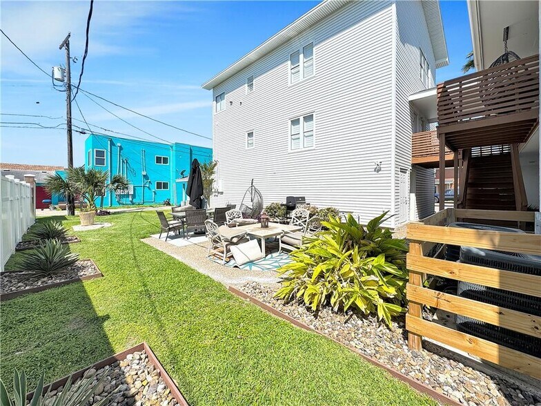 More Photos Of 1601 Ocean Dr, Corpus Christi Apartments For Sale