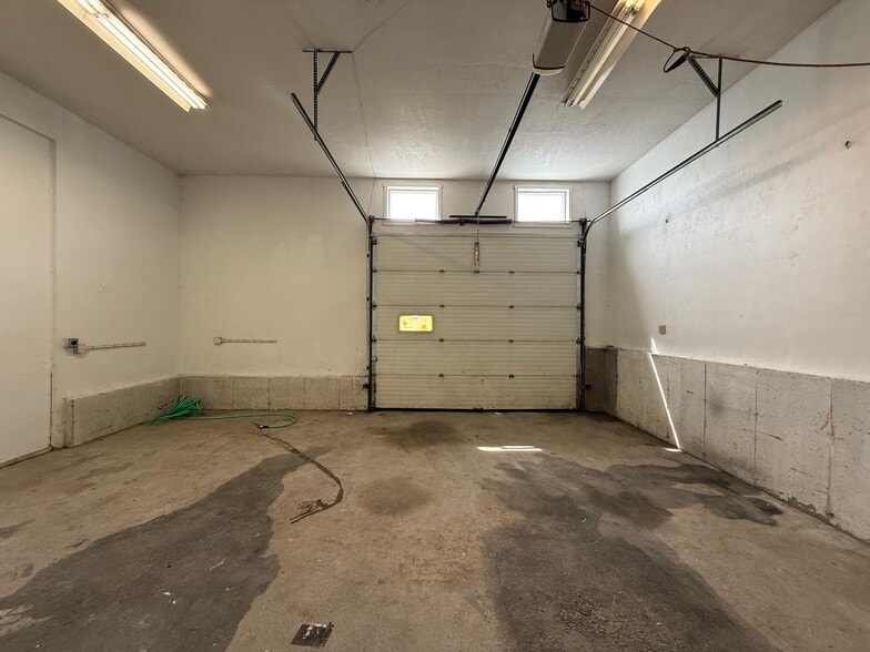 More Photos Of 44 Ellsworth St, Worcester Light Distribution For Sale