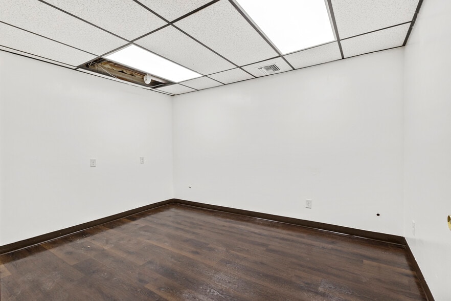 More Photos Of 108 N Depot Dr, Fort Pierce Office Residential For Lease