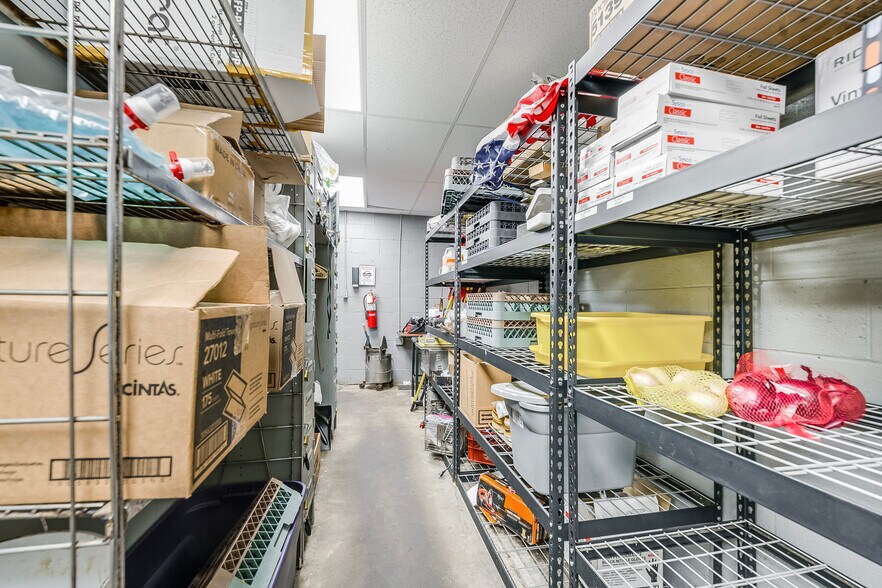 More Photos Of 617 S Washington St, New Paris Bar For Sale