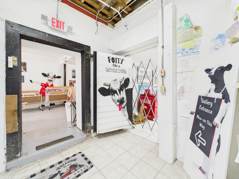 More Photos Of 2327 Winnie St, Galveston General Retail For Sale