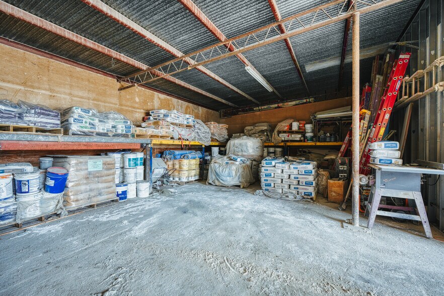 More Photos Of 1402 Hoefgen Ave, San Antonio Warehouse For Sale