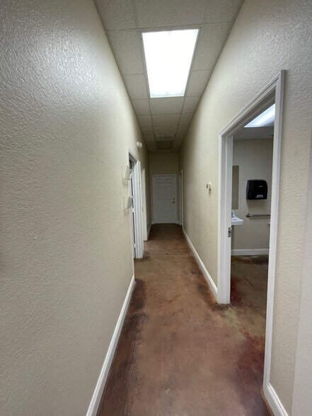 More Photos Of 12570 Metro Pky, Fort Myers Warehouse For Sale