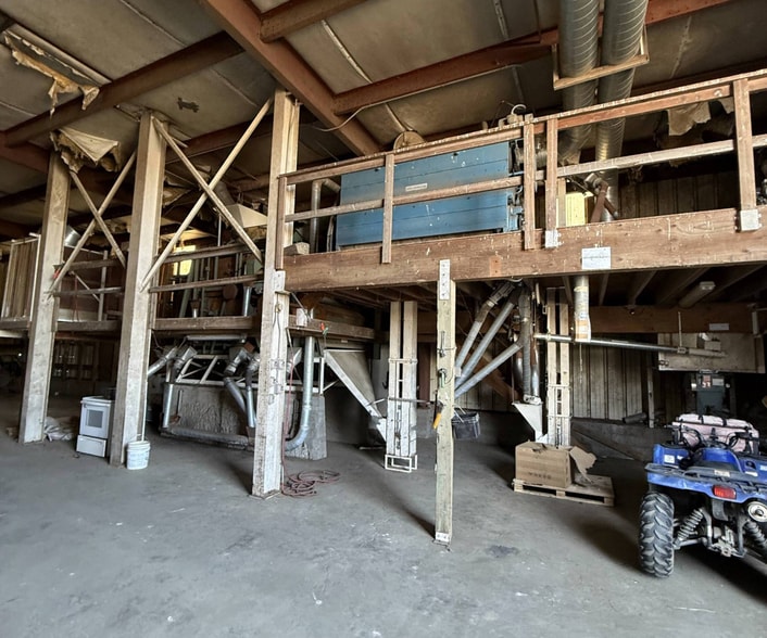 More Photos Of 10755 Highway 22, Dallas Warehouse For Sale