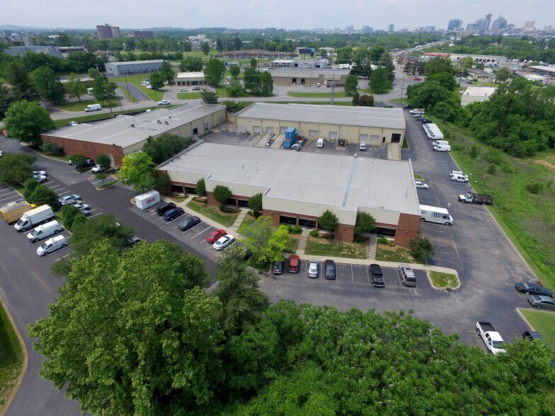 More Photos Of 820 Fesslers Pky, Nashville Light Distribution For Lease