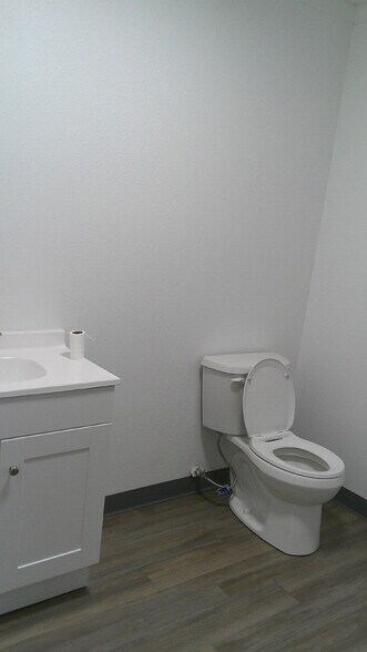 More Photos Of 407-409 Merhar Ave, Fairbanks Freestanding For Lease