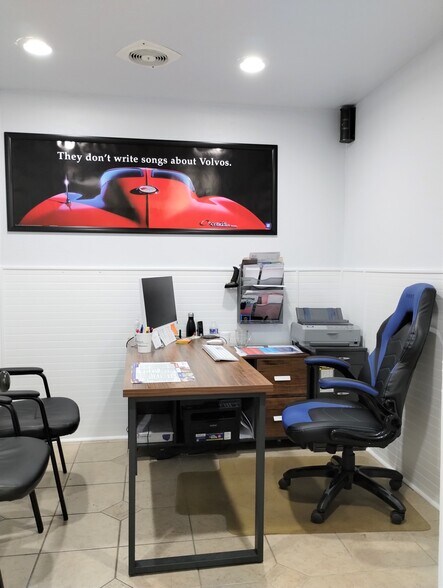 More Photos Of 195 New Castle Rd, Butler Storefront Retail Office For Sale