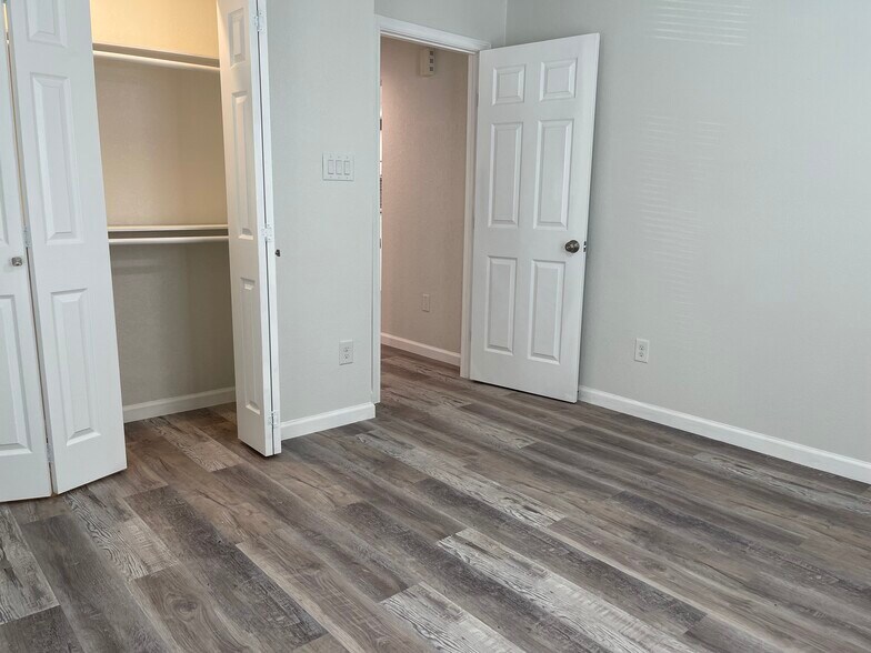 More Photos Of 629 S Gevers St, San Antonio Office For Sale