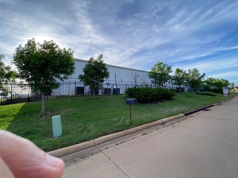 Primary Photo Of 4204 28th Ave NW, Norman Industrial For Lease