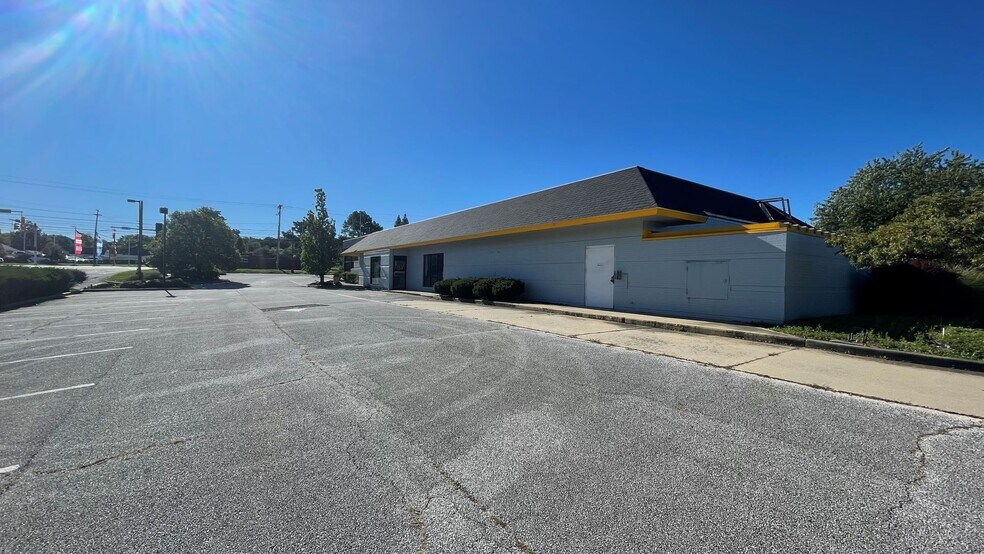 More Photos Of 28711 Euclid Ave, Wickliffe Fast Food For Lease