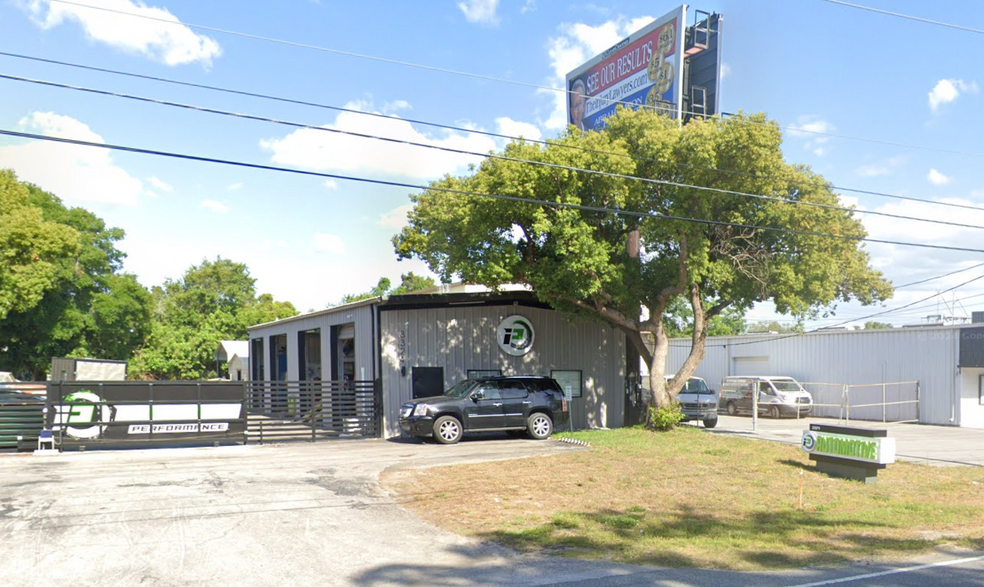 Primary Photo Of 3324 Grand Blvd, Holiday Auto Repair For Lease