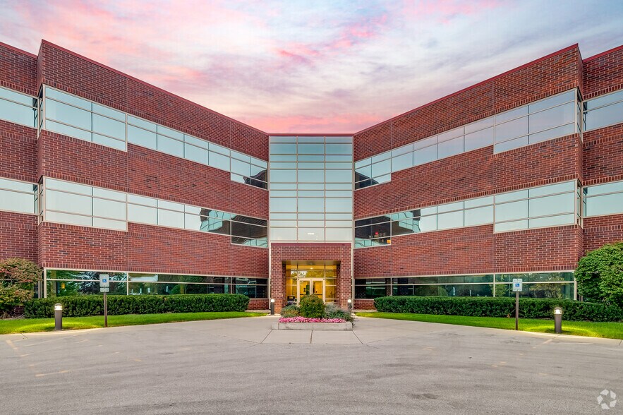 More Photos Of N19 W24075 Riverwood Dr, Waukesha Office For Lease