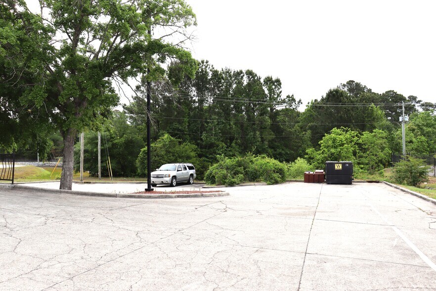 More Photos Of 8232 Market St, Wilmington Freestanding For Sale