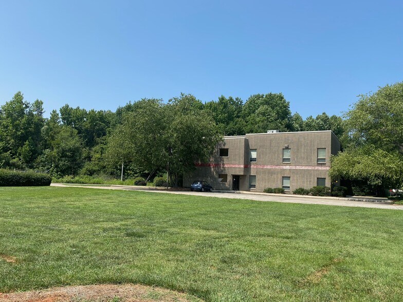More Photos Of 11819 Reames Rd, Charlotte Office For Sale