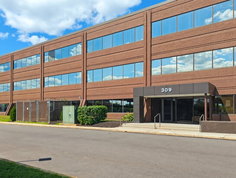 More Photos Of 309 Fellowship Rd, Mount Laurel Coworking Space