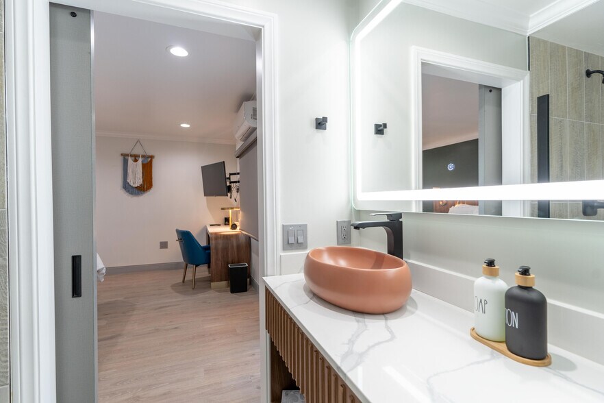 More Photos Of 1107 N Broadway, Santa Maria Hotel For Sale