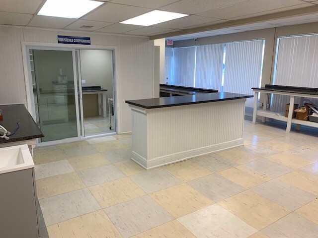 More Photos Of 3604 University Blvd S, Jacksonville Medical For Lease
