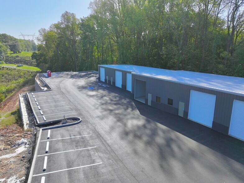 More Photos Of 1820 Highway 31 W, White House Warehouse For Sale