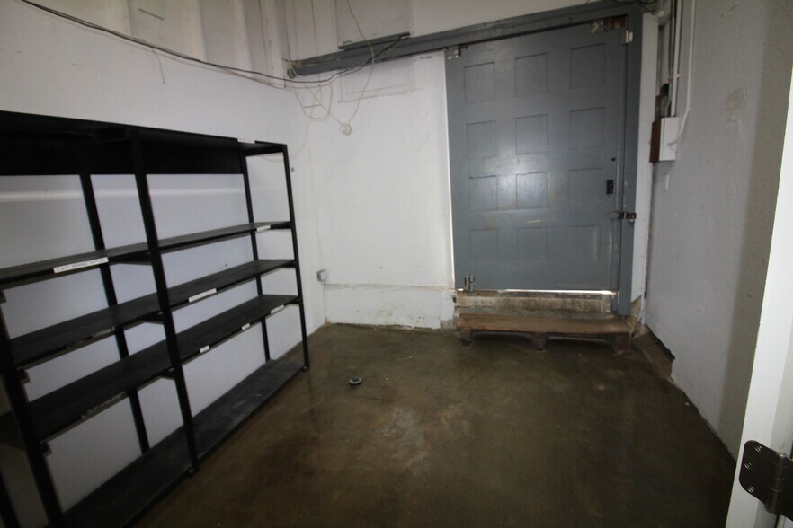 More Photos Of 3780 Mission Blvd, San Diego General Retail For Lease