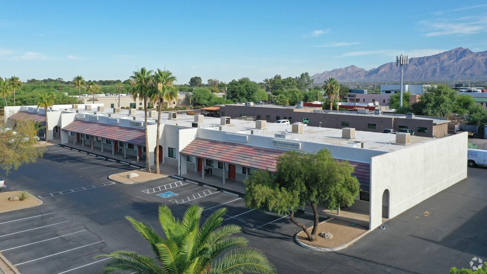 More Photos Of 2100 N Wilmot Rd, Tucson Light Manufacturing For Lease