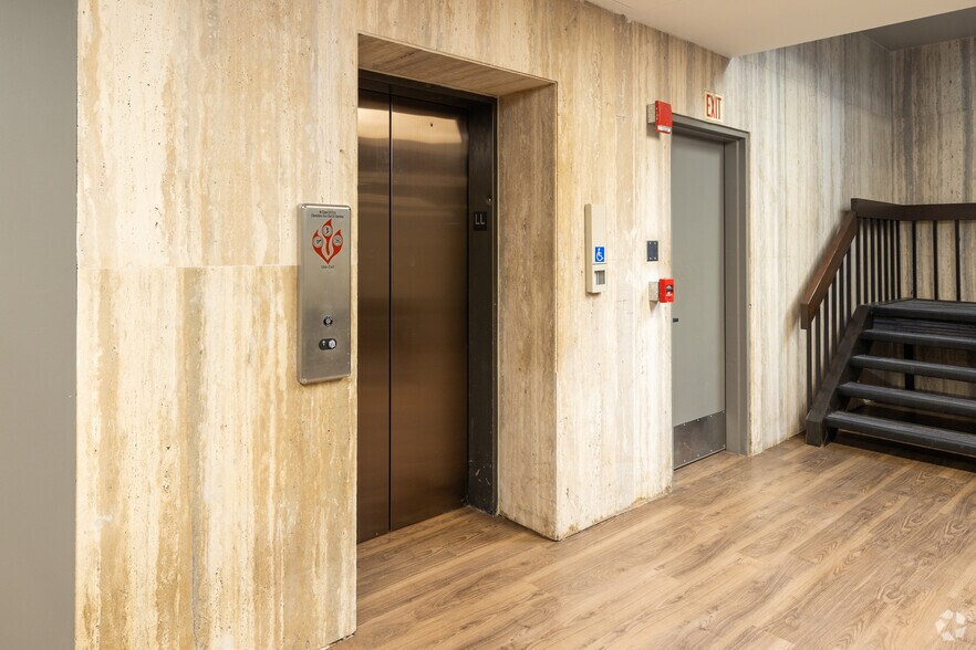 More Photos Of 200 N Saint Clair St, Toledo Office Residential For Lease