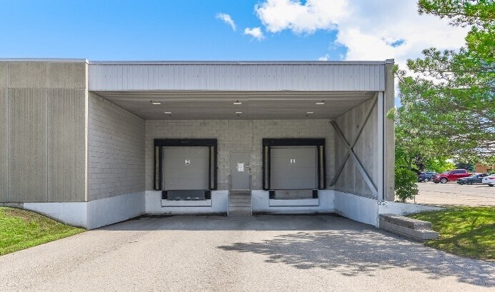 More Photos Of 546 Governors Rd, Guelph Warehouse For Lease