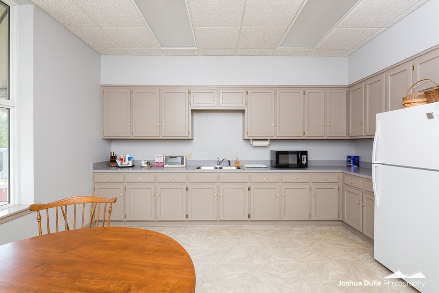 More Photos Of 215 N College Ave, Fayetteville Office For Lease