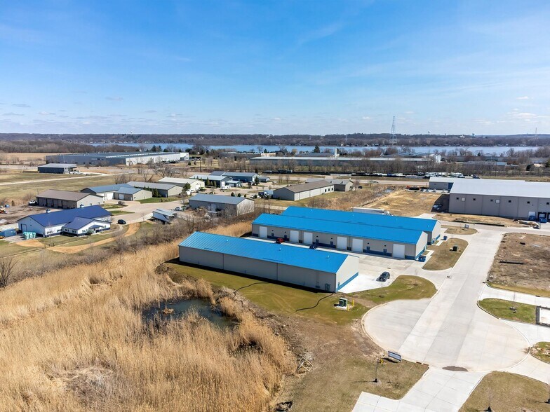 More Photos Of 3249-3257 Moencks Ct, Bettendorf Warehouse For Lease
