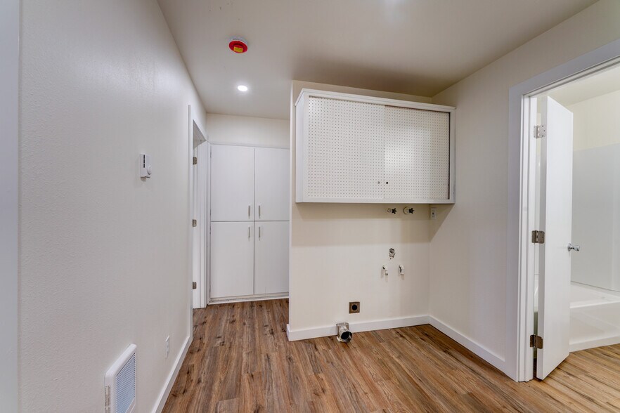 More Photos Of 1049 SE Walnut St, Hillsboro Apartments For Sale