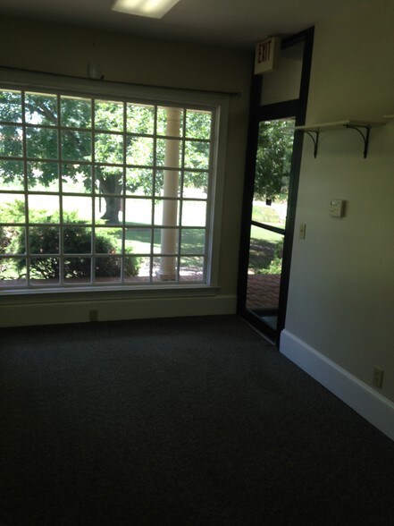 More Photos Of 1520 Pine Log Rd, Conyers Office For Lease