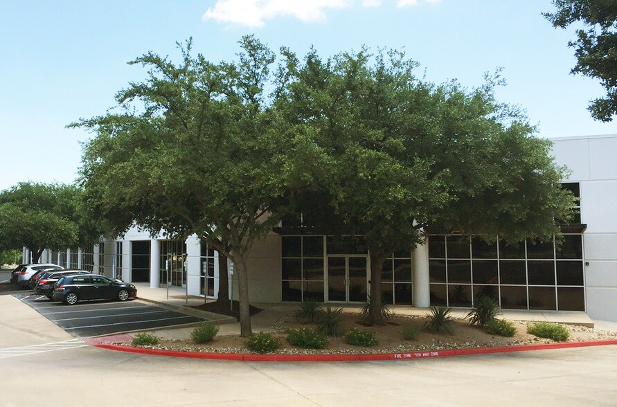 More Photos Of 7401 E Ben White Blvd, Austin Unknown For Lease