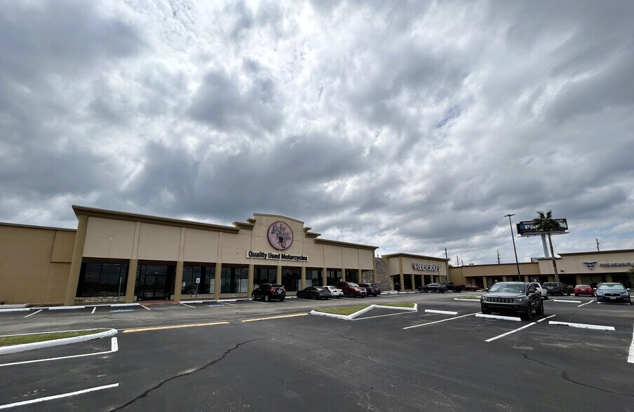 More Photos Of 211-265 W FM-1960, Houston Unknown For Lease