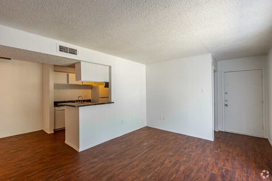 More Photos Of 6402 Albany Ave, Lubbock Apartments For Sale